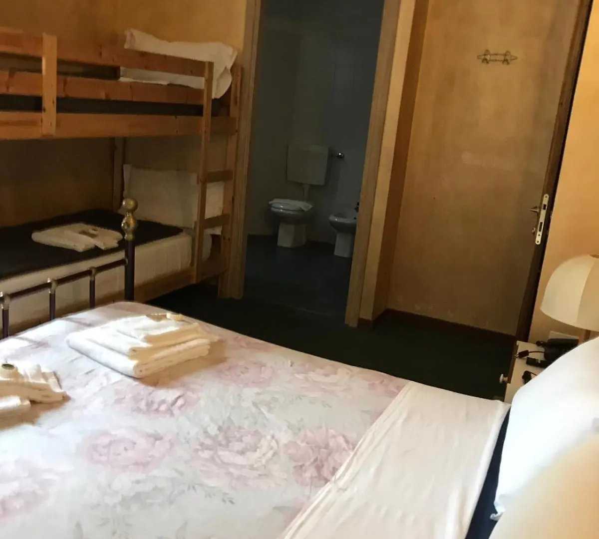 Mirabeau Hotel Bellagio Camera Economy Per Famiglie O Gruppi, Con 4 Posti Letto Magreglio Italy